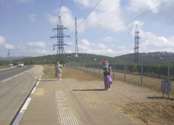 «Маршрутку ждут живые люди!» - жительница Новороссийска просит остановку у кладбища 