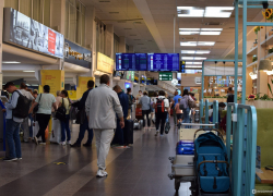 Нервы на пределе: пассажиры, вторые сутки ждущие рейс, устроили скандал в аэропорту Краснодара