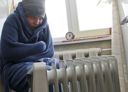 Тепла нет, но вы платите: в квартире новороссийца ледяные батареи 