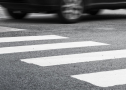 Лихач сбил ребенка на пешеходном переходе в Новороссийске и скрылся