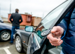 Мошенник обманул новороссийцев с покупкой машины 