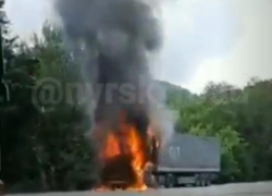На трассе под Новороссийском загорелась фура