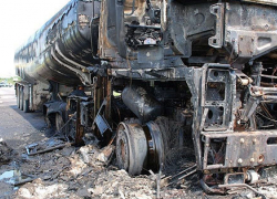 Пять грузовиков и два самосвала сгорели в пригороде Новороссийска