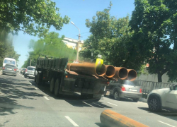 Труба-дело на улице Энгельса в Новороссийске 