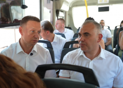 Жарко, нет мусорки: глава Новороссийска покатался по городу на маршрутке