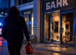 Новороссиец поджёг два банковских помещения за одну ночь