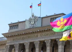 Бесплатная парковка для избранных: кому в Краснодарском крае разрешат парковаться без денег