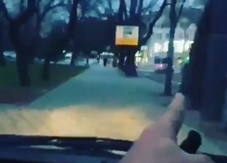 Новороссийца, разъезжающего по тротуарам, разыскивает полиция