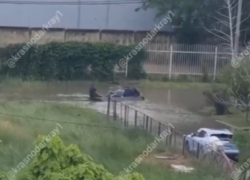 В Краснодаре плавают по улицам в лодках: на Кубани ввели ЧС