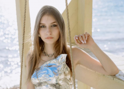 Фотоконкурс «Мисс Блокнот Новороссийск-2025» в «Диком месте»: Александра Дробот «блестит» своим новеньким доспехом