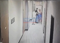 В Краснодарском крае голая женщина ударила полицейского вилкой 