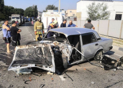 Легковушка столкнулась с КАМАЗом под Новороссийском 