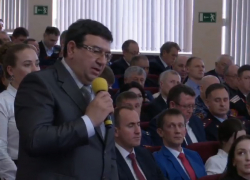 «Он не рвет три конверта». Депутаты Новороссийска оценили деятельность главы города