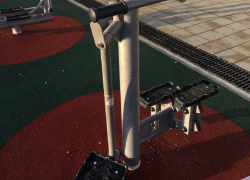 "Захотел сломать - взял и сломал": в Новороссийске вандалы повредили тренажеры