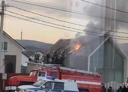 Дым коромыслом: в Борисовке загорелся частный дом 