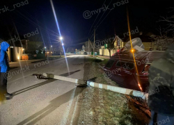 В Новороссийске "танк" снес столб