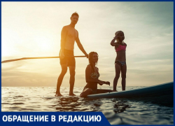 Целую семью на сапах унесло течением в открытое море в Новороссийске