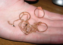 Попала в больницу и лишилась ювелирных украшений жительница Новороссийска