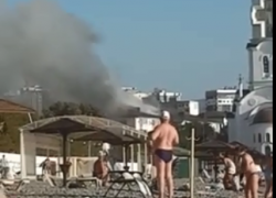 Прямо сейчас пожарные тушат многоквартирный жилой дом в Новороссийске 