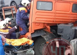 Страшная авария под Новороссийском: мусоровоз превратился в груду металла