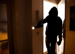 В Новороссийске мужчина вынес из чужой квартиры все, что плохо лежало