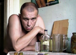 Пьет, значит любит: треть россиян не прочь "опрокинуть" рюмку каждый день