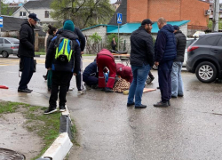 Автомобиль летел так, что разбил фару, сбив ребенка в Новороссийске