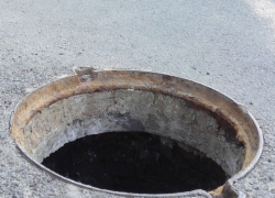 Смертельная опасность - в Новороссийске воруют крышки люков