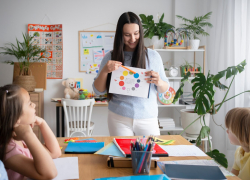 В Новороссийске не хватает врачей, учителей и младших воспитателей: их средние зарплаты по городу 