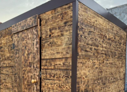 В Новороссийске открыли первую утепленную раздевалку на пляже