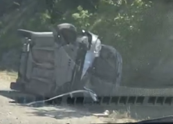 Лихой умелец уложил машину отдыхать так и не доехав до моря под Новороссийком