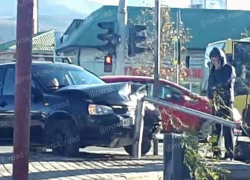 «Лада Калина» сбила светофор в Новороссийске