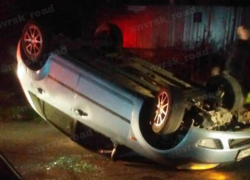 Битое стекло и авто вверх колёсами: в Новороссийске перевернулся автомобиль с ребёнком 