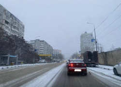 Новороссийцы доскользили до работ и школ, а у коммунальщиков сложилась "нештатная ситуация"