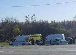 Скорые, реанимации: жесткая авария произошла под Новороссийском 