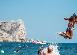 «Устали бояться атак БПЛА»: Крым «сделал» Новороссийск, Сочи и Анапу по росту потока туристов