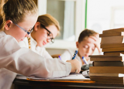 Духовно-нравственную культуру и обновленное обществознание начнут преподавать Российским школьникам