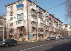 Жителям дома в центре Новороссийска грозит реальная опасность 