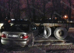 Контейнеровоз не уступил иномарке в Новороссийске