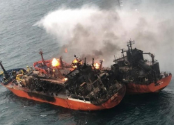 Танкер в Черном море удалось потушить через полтора месяца