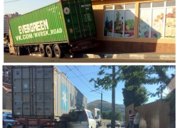 Фуры стали участниками двух ДТП в разных частях Новороссийска