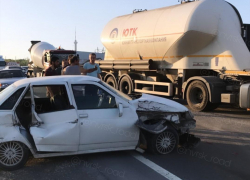 Рейсовый автобус без тормозов снёс несколько машин под Новороссийском