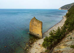 Мужчина и женщина сорвались с высоты под Геленджиком 