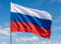 Три цвета, три века истории: что мы на самом деле знаем о российском триколоре