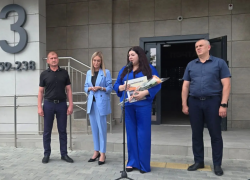 Семье погибшего моряка вручили ключи от новой квартиры в Новороссийске