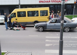 ДТП в центре Новороссийска. Женщина отлетела на несколько метров от «зебры»