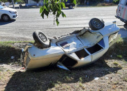 Помятое и вверх колесами: под Новороссийском перевернулось авто