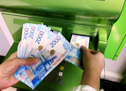  Жительница Новороссийска четыре часа подряд переводила 300 тысяч мошенникам