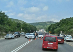 Знатная пробка образовалась на въезде в Новороссийск