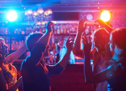 Приезжий мужчина наследил в ночном клубе Новороссийска